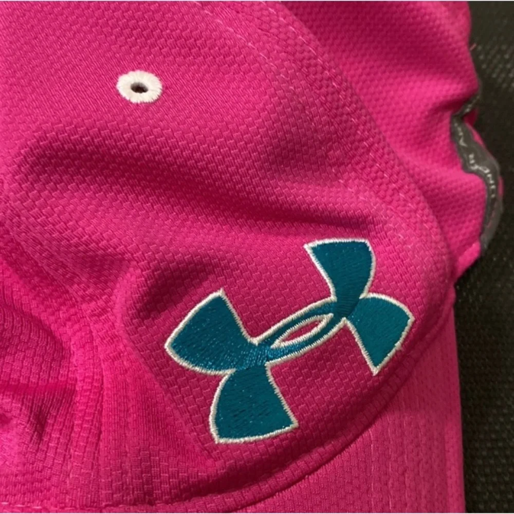 OS adjustable Women’s Under Armour hat - Picture 3 of 5